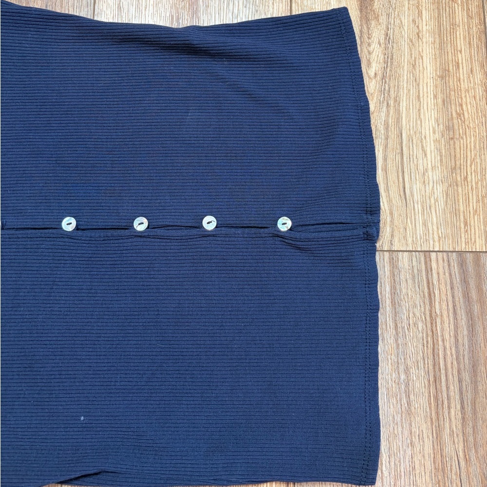 Green Envelope navy blue minimalist preppy ribbed pearl button-down tank top - Picture 5 of 8